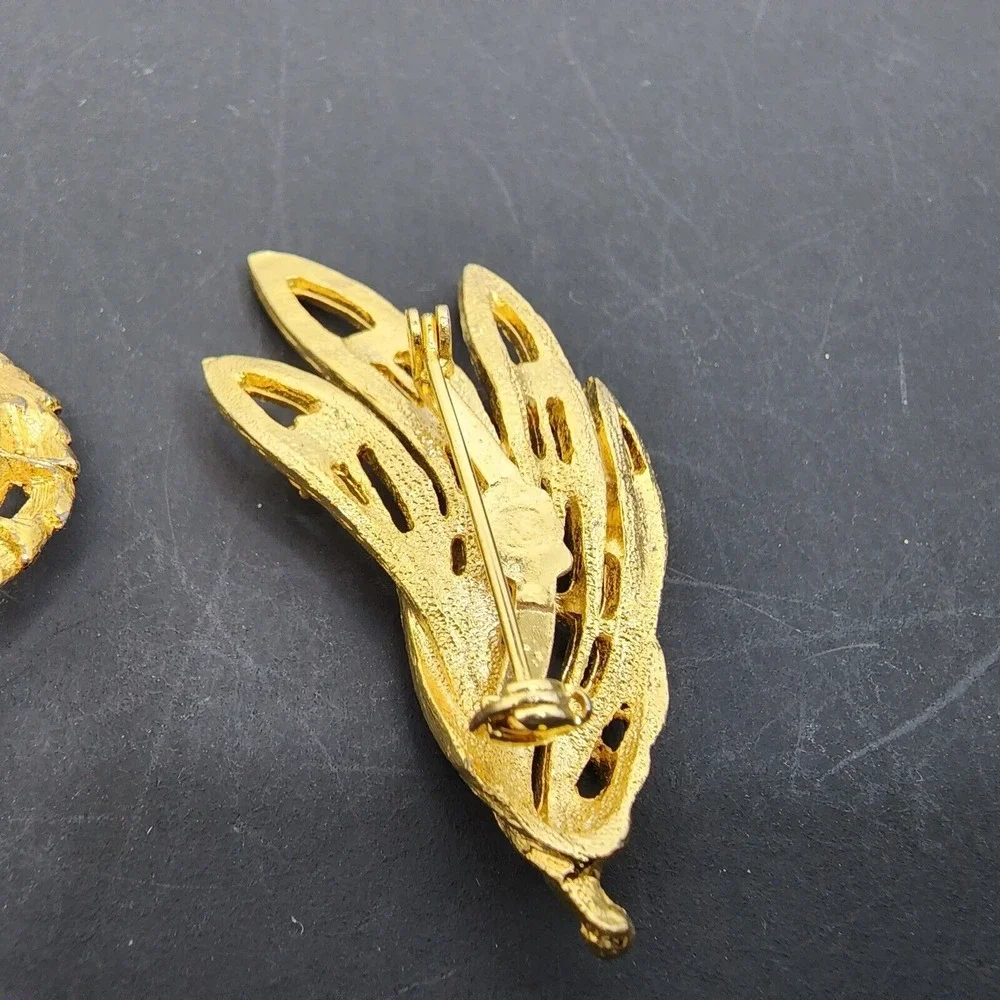 Vintage Lot‎ of 5 Bird Angel Leaf Wreath Gold Tone Brooch Lapel Pins